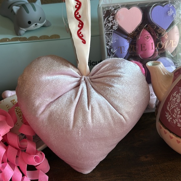 🫖Bridgerton Bundle Giftset Teapot Tea For One Set pillow sponge curls 🎀 - Picture 7 of 8